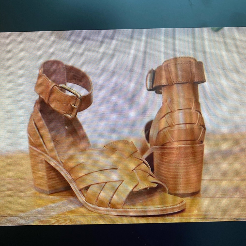 Frye Bianca Hurarche Tan Sandals - New